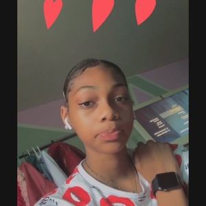 Meet your Posher, Anaya